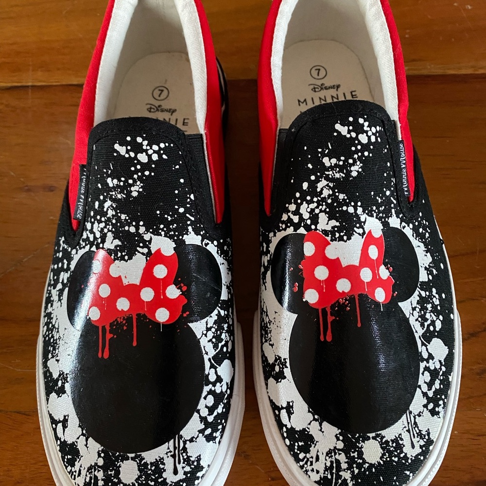 Ground Up Disney Minnie Mouse Black and Red Women's Loafers‎ size 7